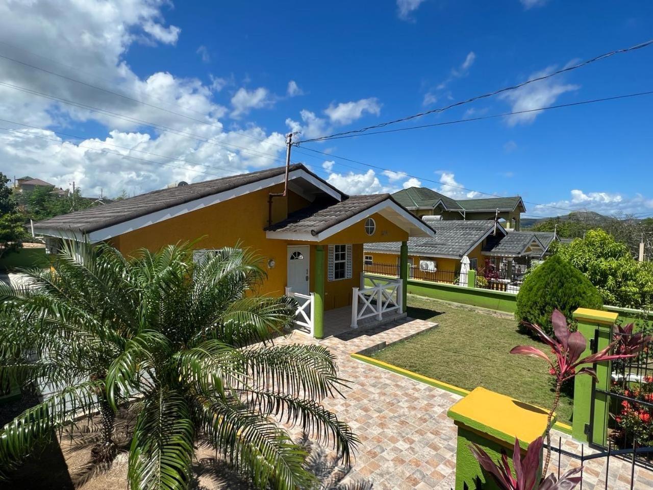Reddie Vacation Homes Windsor  エクステリア 写真