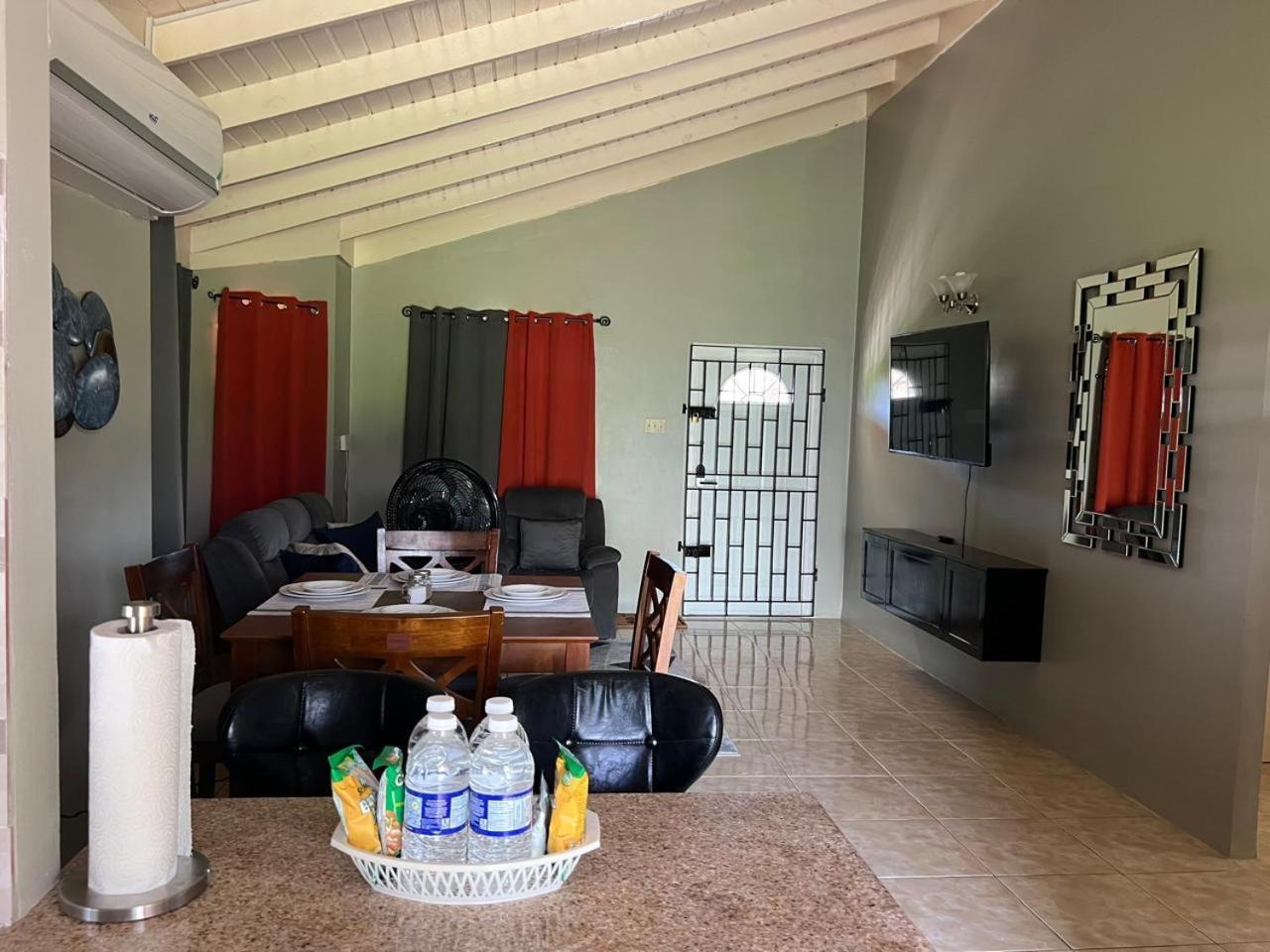 Reddie Vacation Homes Windsor  エクステリア 写真